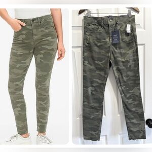 NWT GAP Women's High-Rise True Skinny Ankle Stretch Jeans Camo Pants Sz 29 / 8